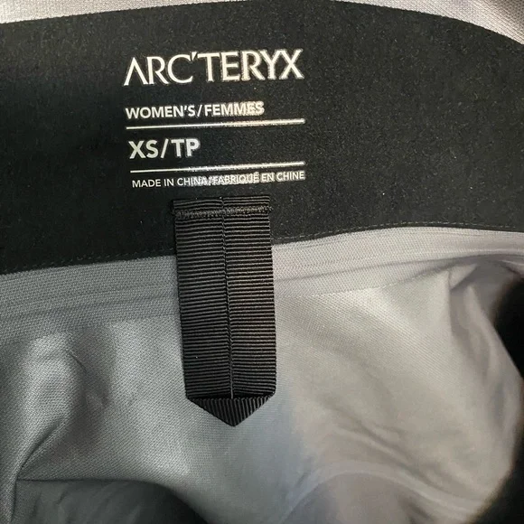 Arc'teryx Women’s beta Jacket - Picture 10 of 12